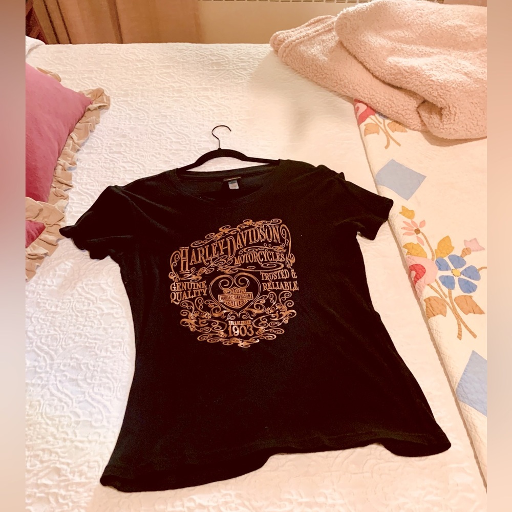 SOLD!!!  Harley Davidson Women’s SZ L Black Short-Sleeved Tee